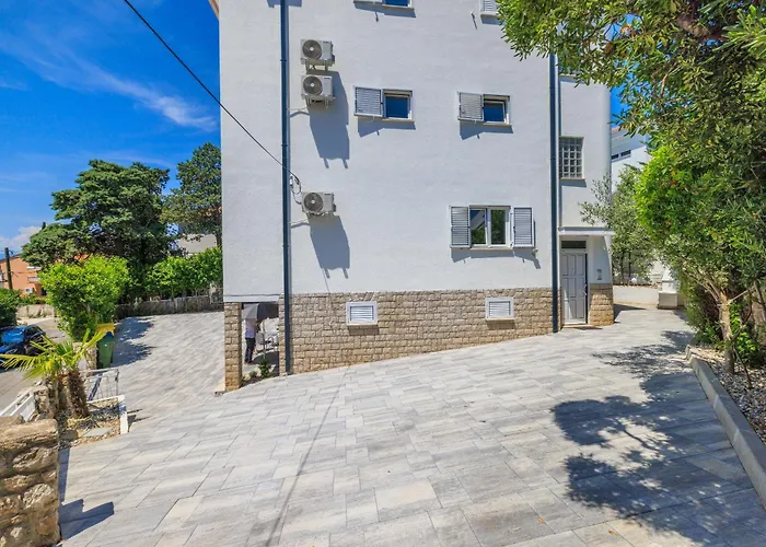 Apartments Podvezanec