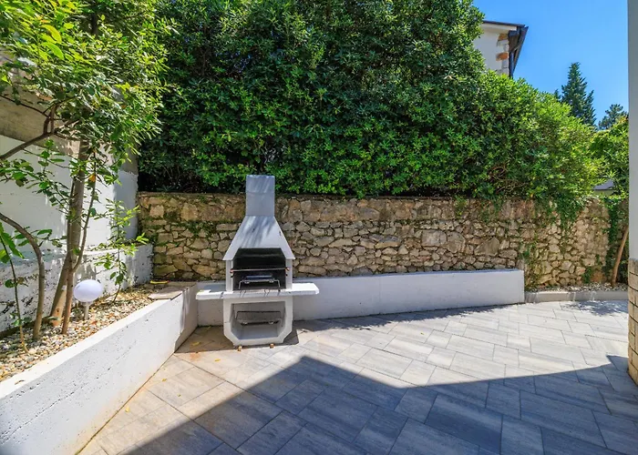 Apartments Podvezanec