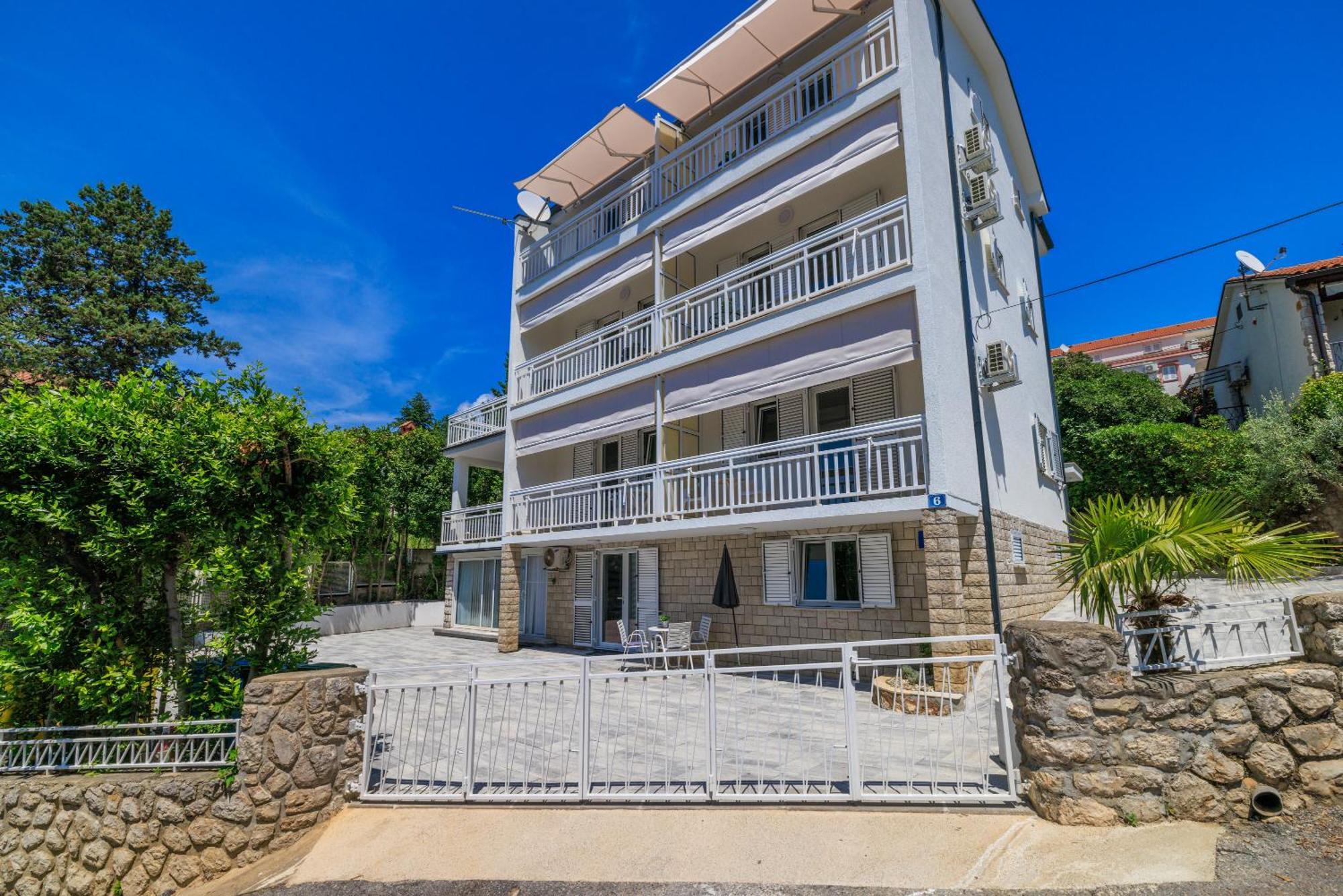 Podvezanec Apartment
